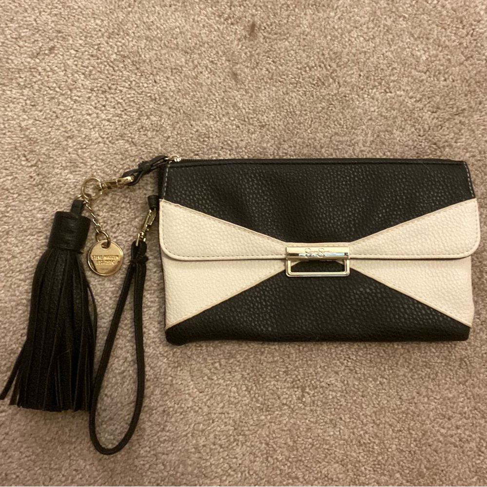 Jessica Simpson wristlet